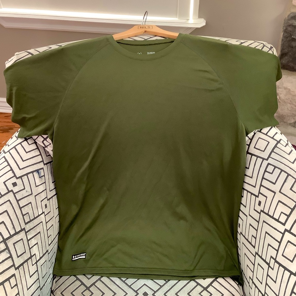 🏃🏻‍♂️1 of 2 Under Armour hot weather shirt ☀️